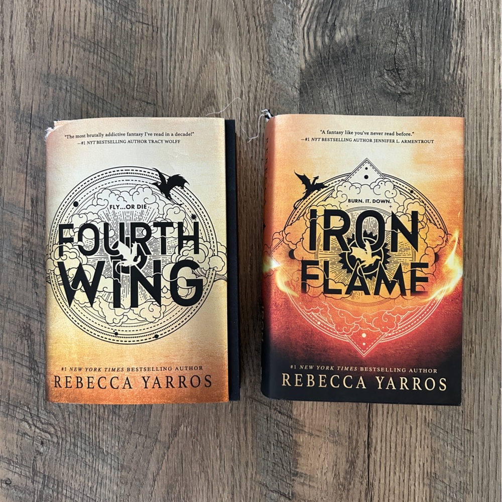 Set of Fourth Wing Books (SEE PHOTOS OF CONDITION)